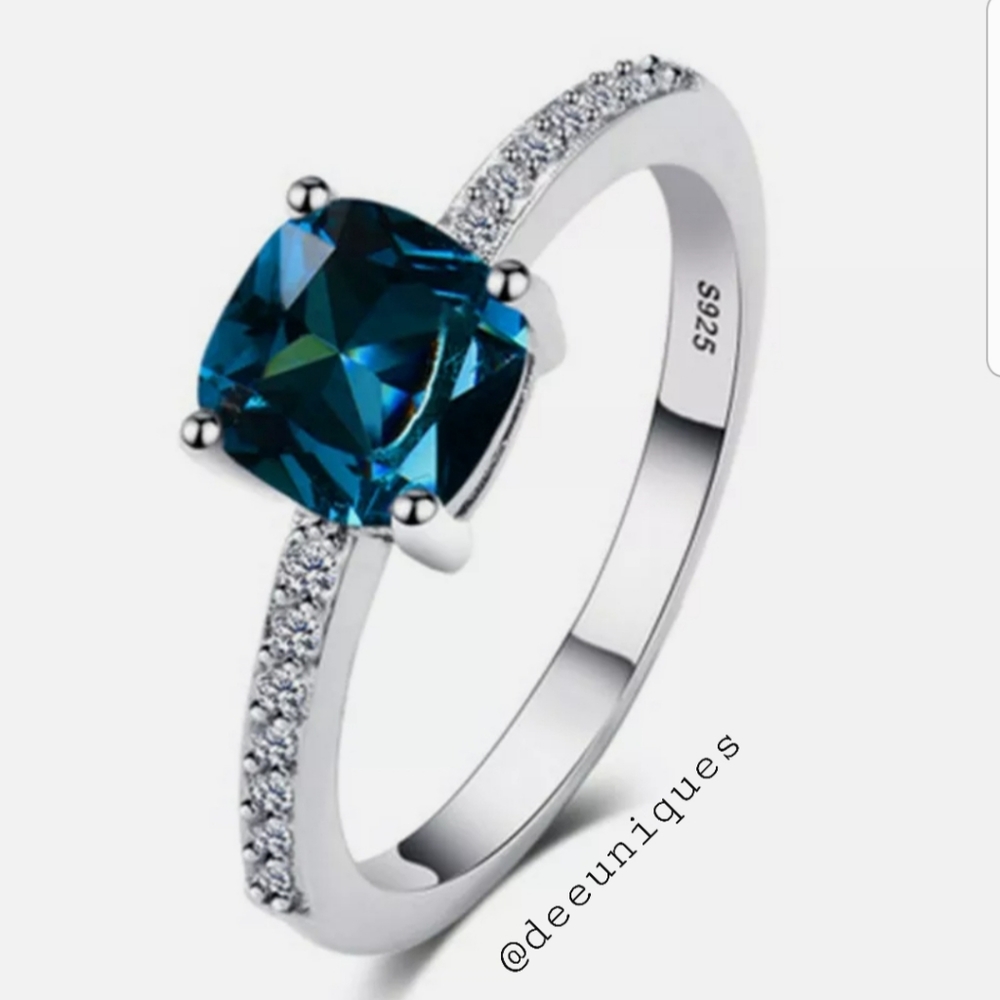 Stunning Deep Aquamarine 1ct princess cut ring